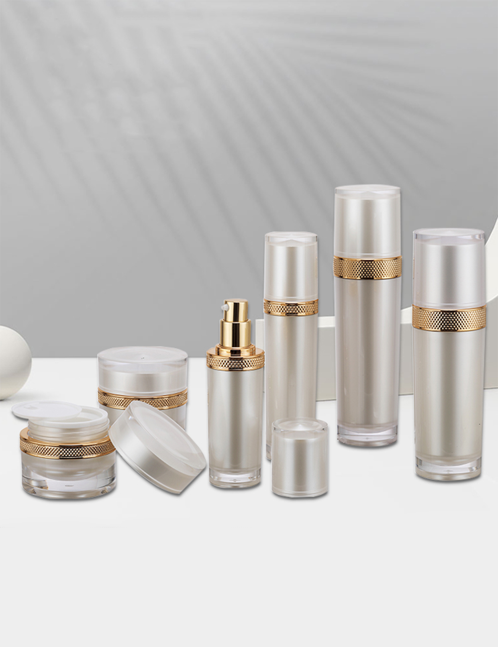 How does the Acrylic Cosmetic Lotion Bottle perform under temperature variations, particularly when exposed to high or low temperatures during storage or shipping?